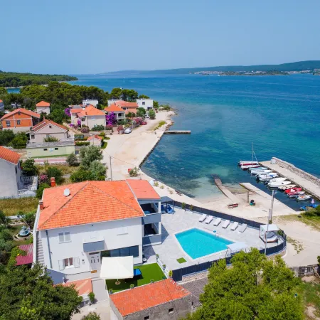 Franka Hotels in Pasman