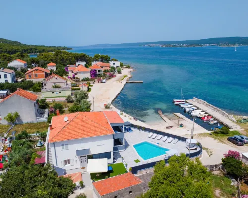 Franka Hotels in Pasman