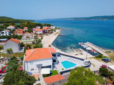 Franka Hoteles cerca de Galešnjak
