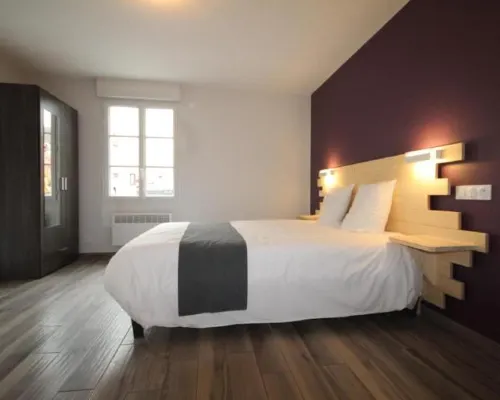 Logis hôtel Restaurant Auberge de la Cloche โรงแรมในออร์น