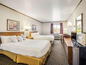 Rodeway Inn & Suites Mackinaw City – Bridgeview