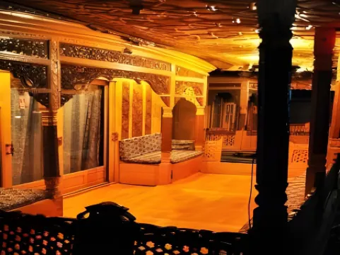 黃金山鷺豪斯船