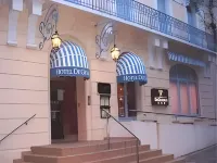 Brit Hotel de Grignan Vichy Các khách sạn ở Saint-Yorre