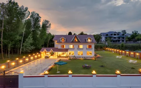 Robusta Retreat Отели рядом с достопримечательностью «Шалимар Ба Магал Гарден»