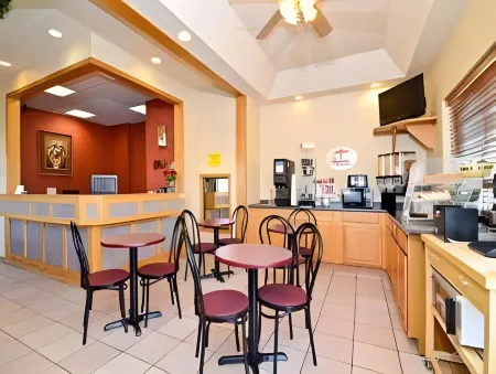 Super 8 by Wyndham Gillette