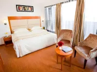 Phoenix7 Hotels in Modling