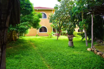 JoysVilla Family Holiday Home Hotels near Gede Ruins