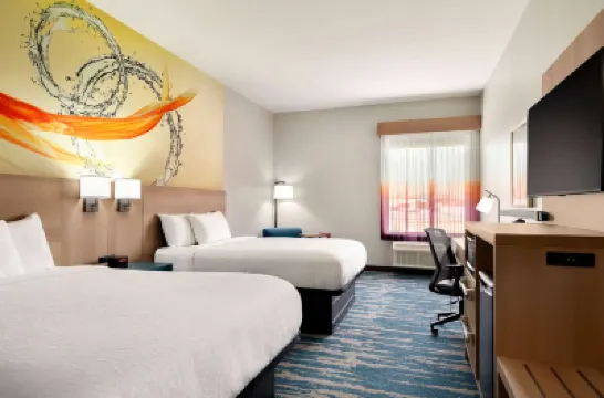 La Quinta Inn & Suites by Wyndham San Antonio Seaworld/Lafb Hotels near West San Antonio