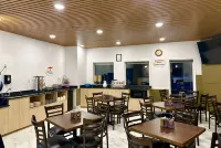 Super 8 by Wyndham Hinton Hotels in Hinton