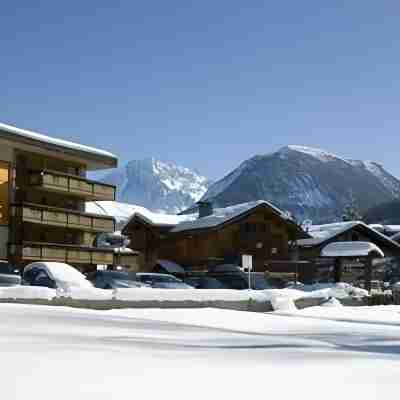 Les Peupliers | Hôtel 4 étoiles | Courchevel Le Praz Hotel Exterior