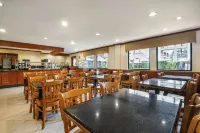Best Western Plus Orange County Airport North - servizio colazione