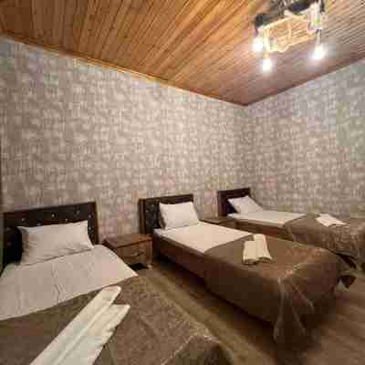Cozy House with Swimming Pool Near City Center No1 Rooms