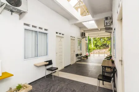 RedDoorz Syariah Near Tanjung Pinang City Center Отели рядом с достопримечательностью «Banyan Tree Temple»