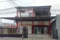RedDoorz Syariah Near Sentani City Square Hotels in Sentani Kota