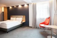 Holiday Inn Express Bochum Hotels near Kuhhirten Denkmal
