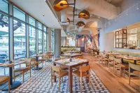 Renaissance Honolulu Hotel & Spa Отели в г. Кахала