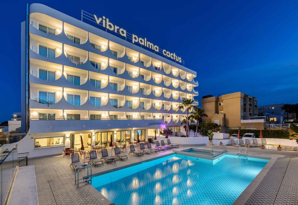 2. 호텔 팔파 플라..