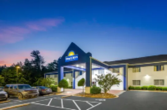 Days Inn & Suites by Wyndham Siler City