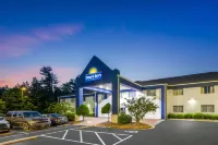 Days Inn & Suites by Wyndham Siler City