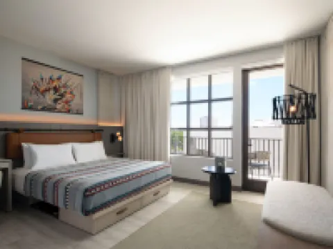 Moxy St. Petersburg Downtown Hotels near Historic Kenwood
