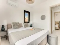 Sanders Only - Adorable 2-Bdr Apt with Balcony