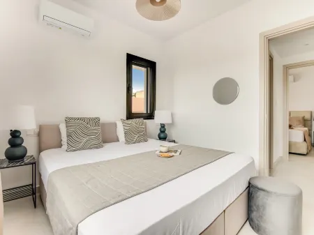 Sanders Only - Cute 2-Bdr Apt with Balcony