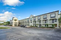 Super 8 by Wyndham Orlando Near Florida Mall Hotels in Orlando