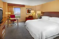 Sheraton Albuquerque Airport Hotel Отели рядом с достопримечательностью «Лобо Виллидж»