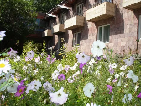 Writers Hotel Отели рядом с достопримечательностью «Монастырь Севанаванк»