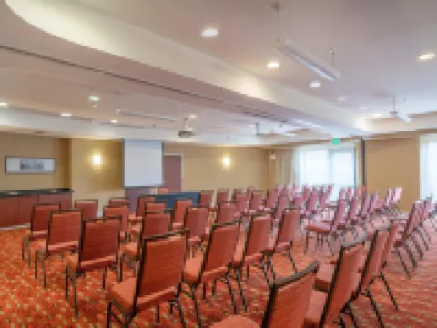 Courtyard by Marriott Salisbury ソールズベリーのホテル