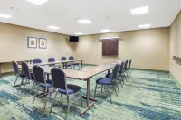 Hampton Inn & Suites Albany-Airport - 2-Star