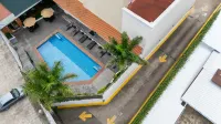 Holiday Inn URUAPAN by IHG - piscine