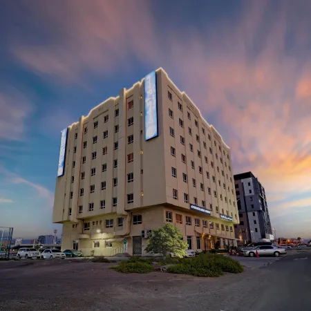 Action Hotel Ras Al Khaimah Отели рядом с достопримечательностью «Торговый центр Al Manar»