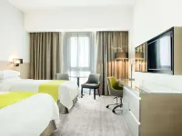 Novotel Muscat Airport Hotel a 