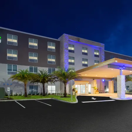 Holiday Inn Express & Suites DELAND SOUTH by IHG