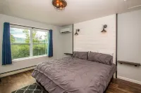 Luxury 3700 sf Home with Mountain Views, Hot Tub, Sauna, Game Room