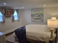 Anchors Away Inn 2 Br Apt 1 min walk to the Beach King & Queen Hotels in Hull