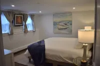 Anchors Away Inn 2 Br Apt 1 min walk to the Beach King & Queen Hotels near Bumpkin Island