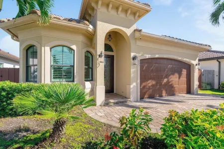 Amazing Naples Escape Home with Pool & Bikes