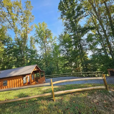 Tiny Hideaway Cabin mins. from Downtown Bryson City and Deep Creek National Park