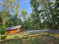 Tiny Hideaway Cabin mins. from Downtown Bryson City and Deep Creek National Park - Feriehus