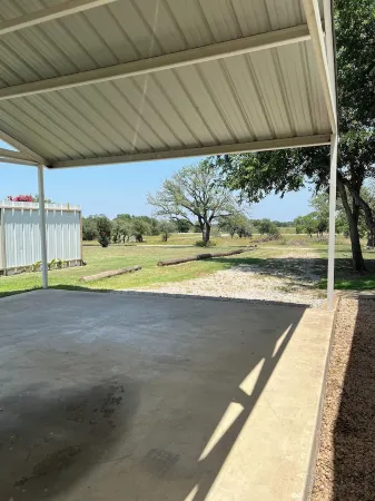 Beautiful country views minutes from Weatherford, Fort Worth and wedding venues