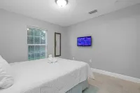 Lovely Newly built condo centrally located in TPA