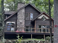 Family Lodge with Hot Tub, AC, Minutes to Lake Placid and Hiking, Pet Friendly Hotéis em Jay