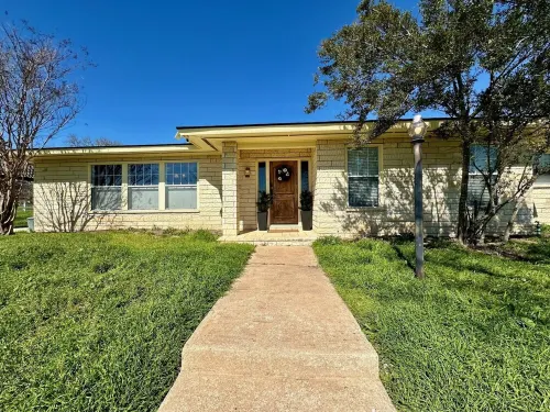 Hill Country Home; King & Queen Suites; Game Room, Office & Fire Pit - Kerrville Hotels in Center Point