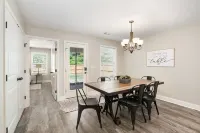 Newly renovated townhome 11 min from GA National Fair Grounds!