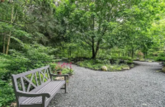 Private oasis on 12acre estate 15min to Keuka Lake