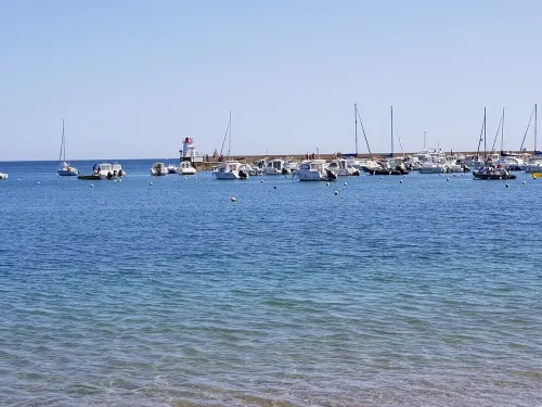 T2 apartment with sea and port view Hotels in Sarzeau