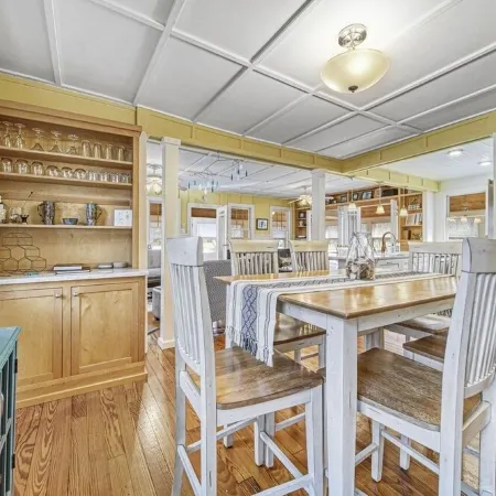 Cozy Cottage for 8, Fire Pit + Short Walk to Town