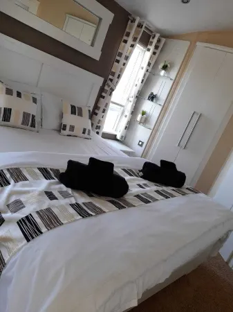 Leave the world behind and relax under the stars at Nebula Lodge Отели в г. Ньютон-он--Мур энд Сварленд